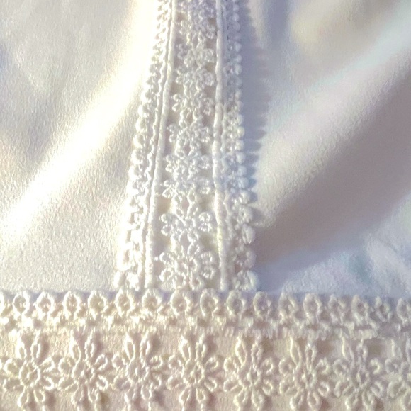 Elle in women’s dress - Picture 2 of 9